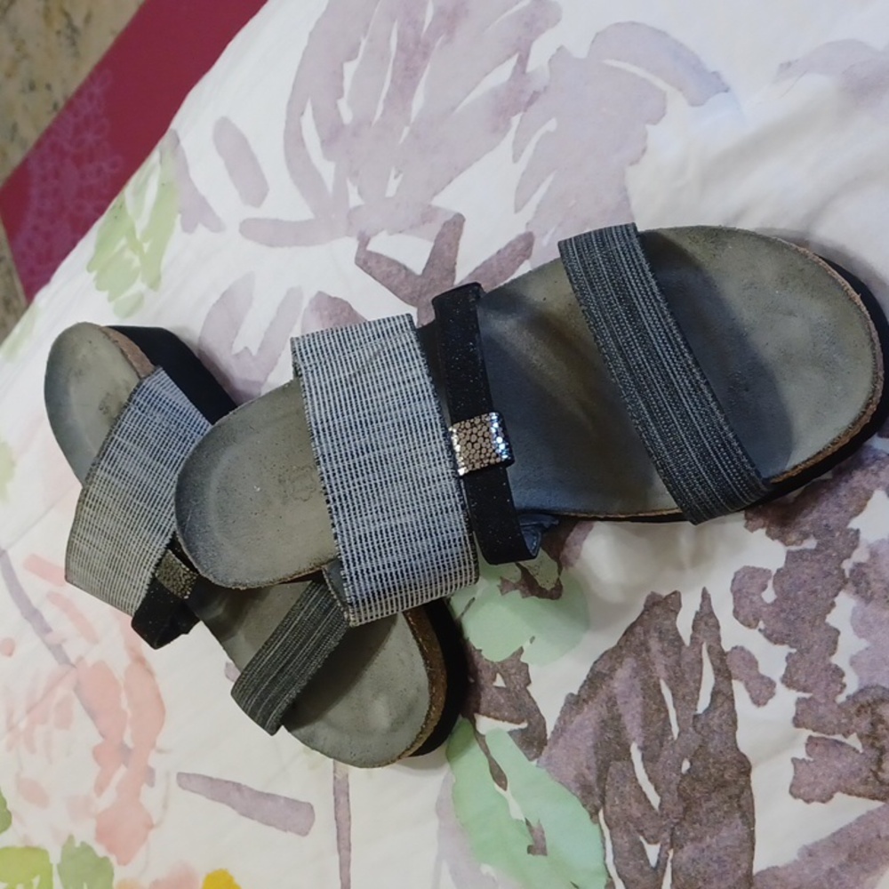 Naot, sz 9/91/2, (40) Black and Gray slides, barely worn.